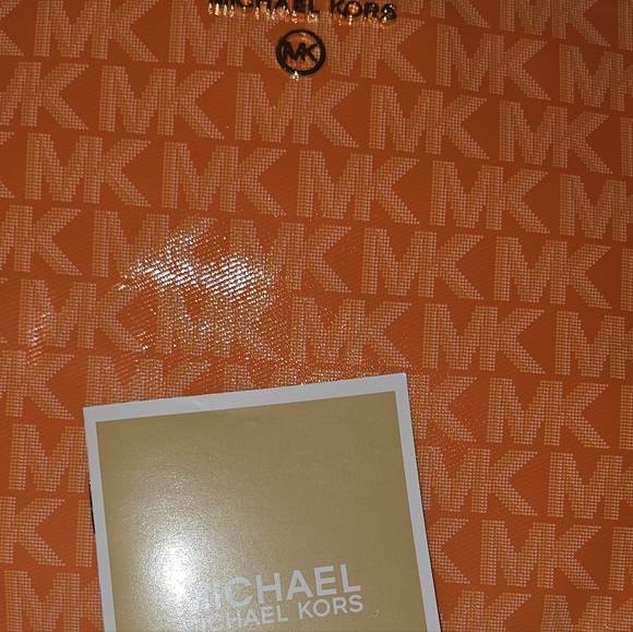 Michael Kors Jet Set Large Wristlet - Picture 4 of 7